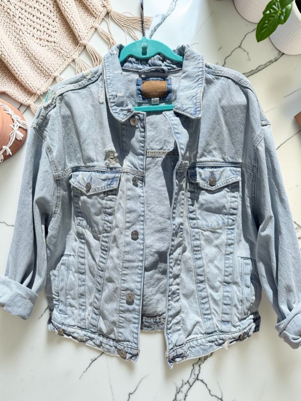 American Eagle Oversized Boyfriend Distressed Jean Jacket Women’s Size Large - Picture 2 of 7